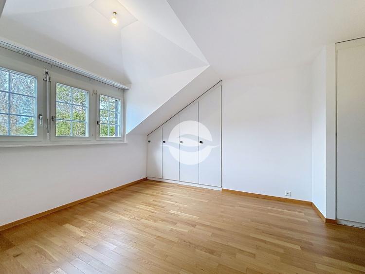 Superbe villa jumelle de standing de 7.5 p. avec bouée d’amarrage