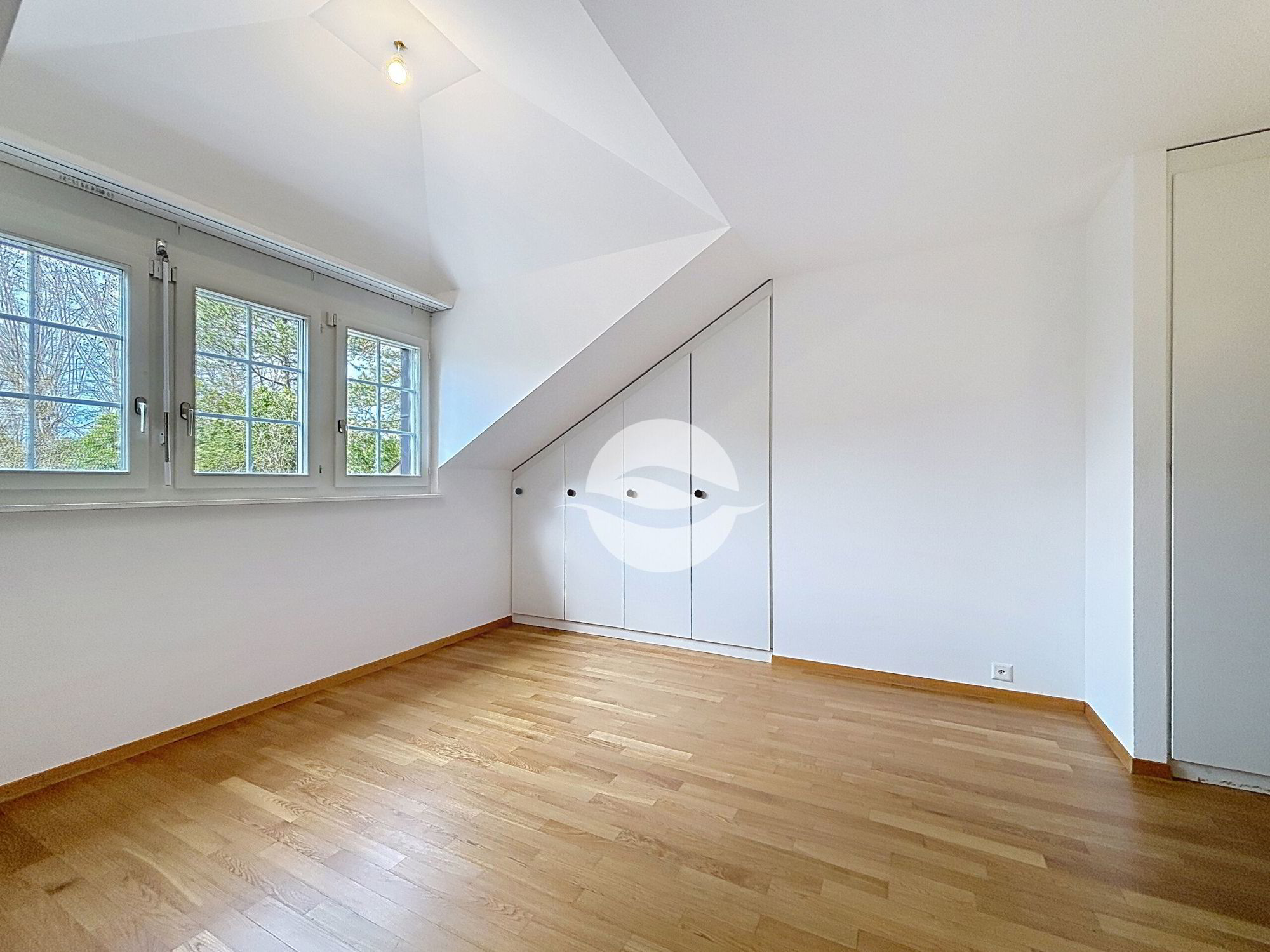 Superbe villa jumelle de standing de 7.5 p. avec bouée d’amarrage
