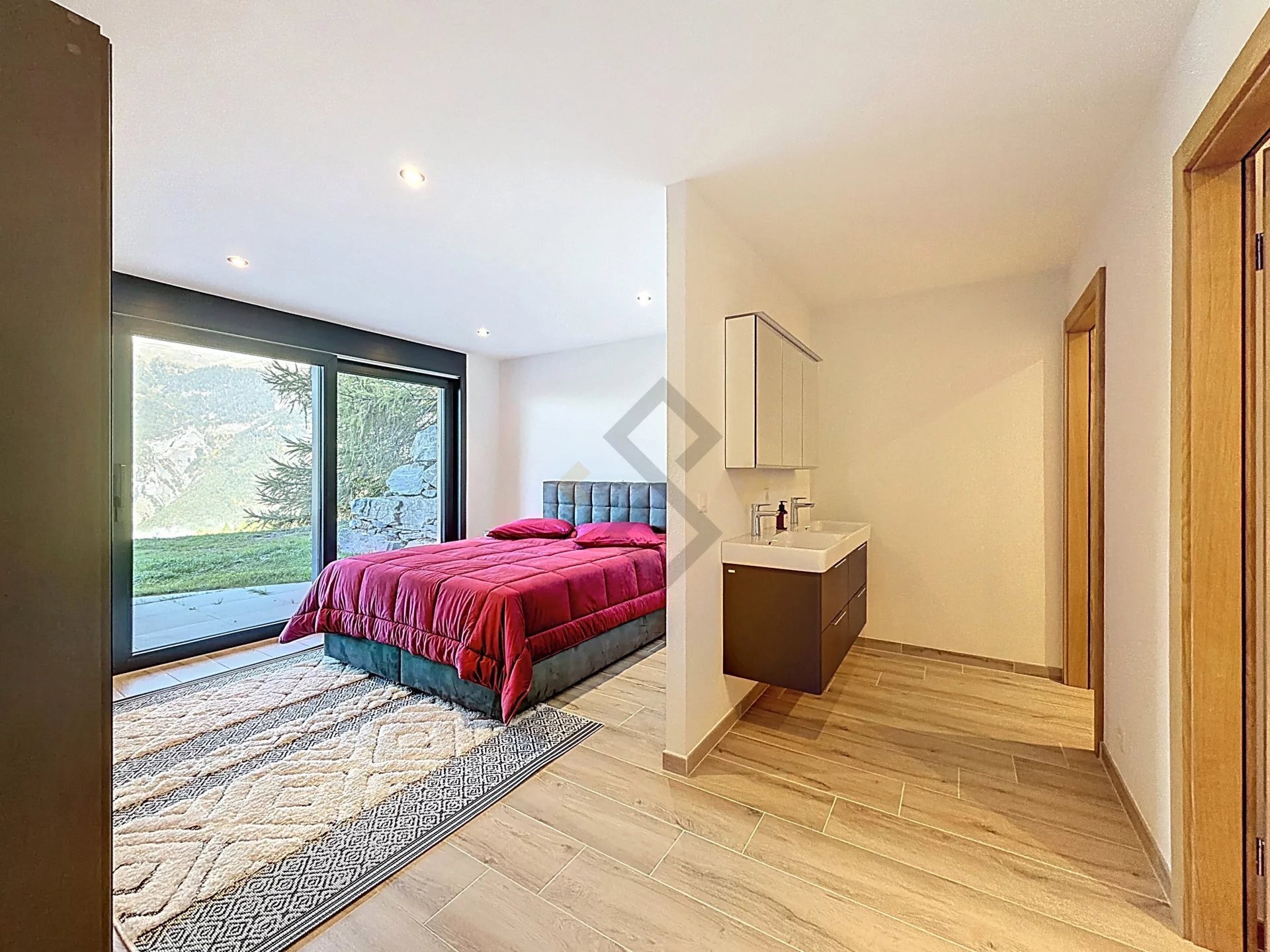 Opportunité Rare : Chalet Neuf Exceptionnel à Crans Montana