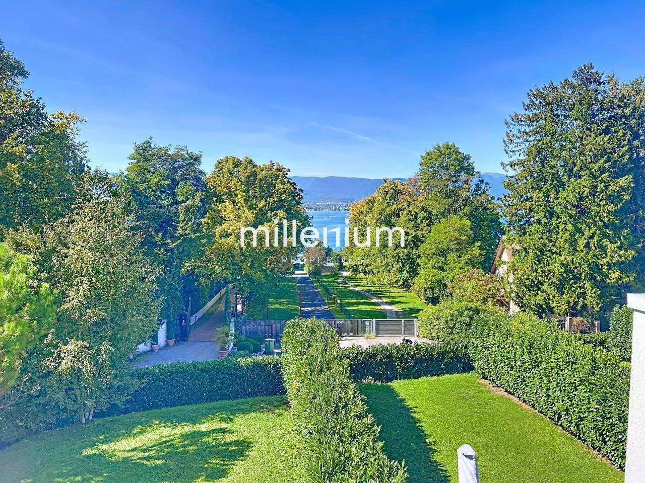 Villa familiale avec terrasse sur le toit et vue Lac