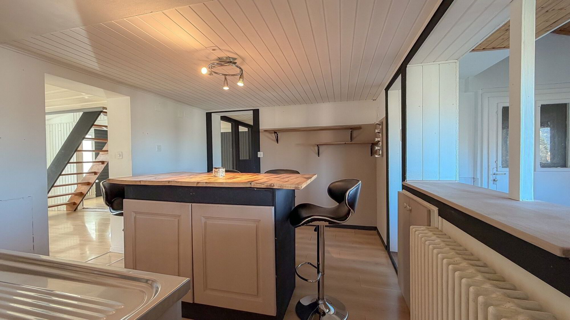 MAISON AVEC 2 LOGEMENTS DISTINCTS, GARAGE ET PLACES DE PARC