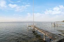 Propriété pieds dans l'eau avec plage et ponton privés