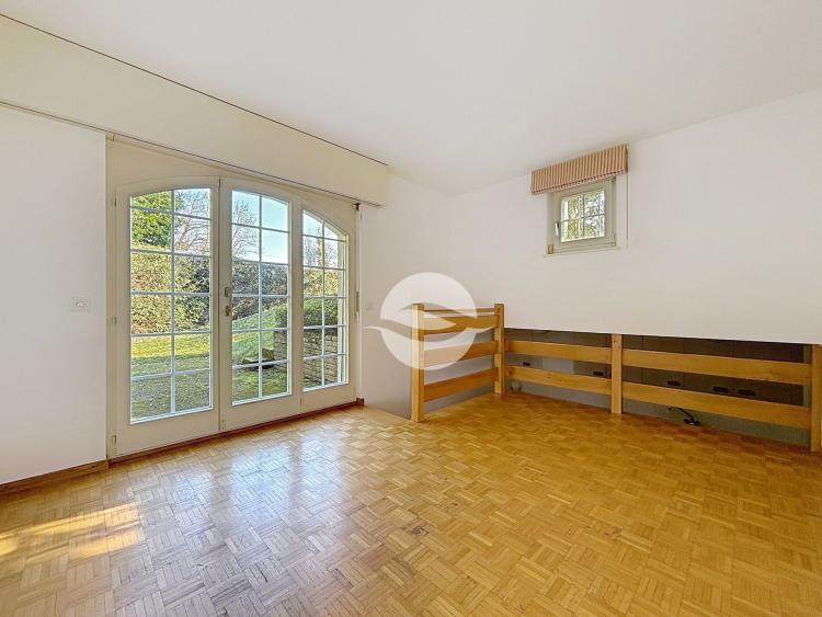 Superbe villa jumelle de standing de 7.5 p. avec bouée d’amarrage