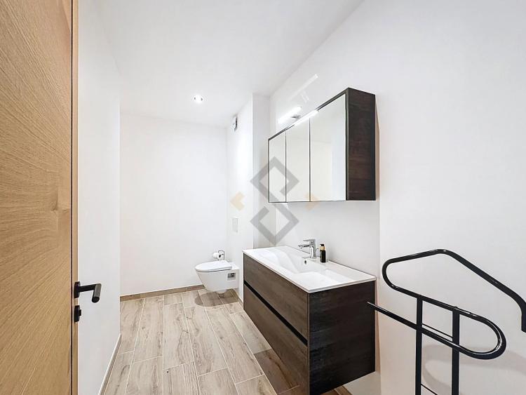 Opportunité Rare : Chalet Neuf Exceptionnel à Crans Montana