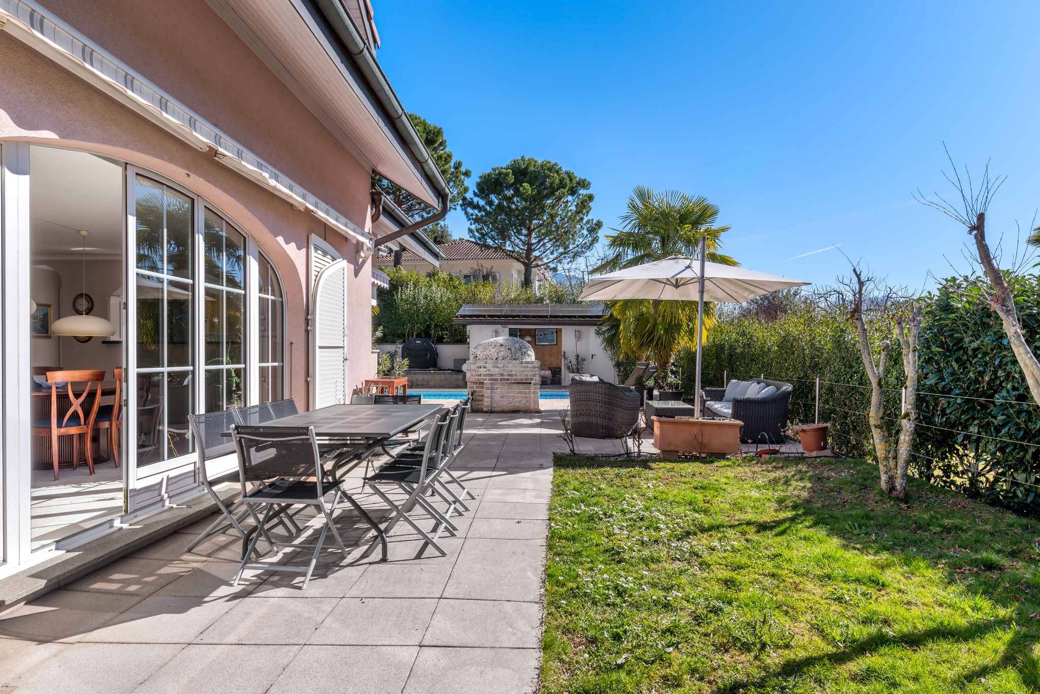 Magnifique villa familiale avec piscine et vue lac