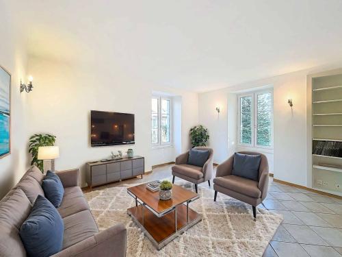 A vendre, maison de village contiguë avec grand jardin