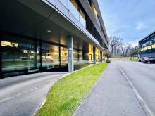 À LOUER - Espace de stockage de 680 m² à Eysins, à deux pas de Genève !