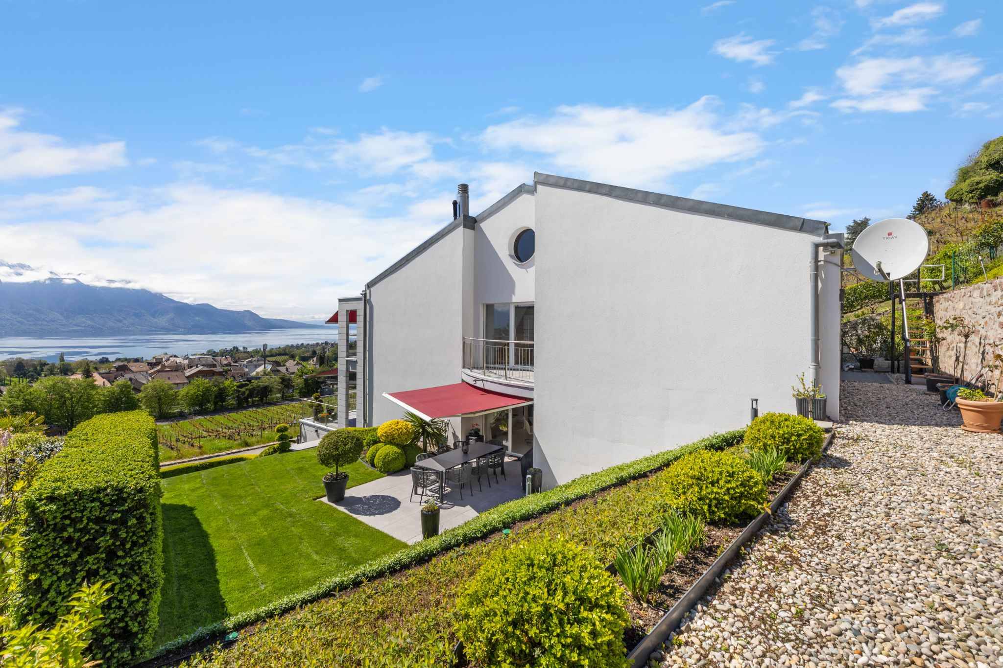 Élégante propriété contemporaine avec vue panoramique sur le Léman