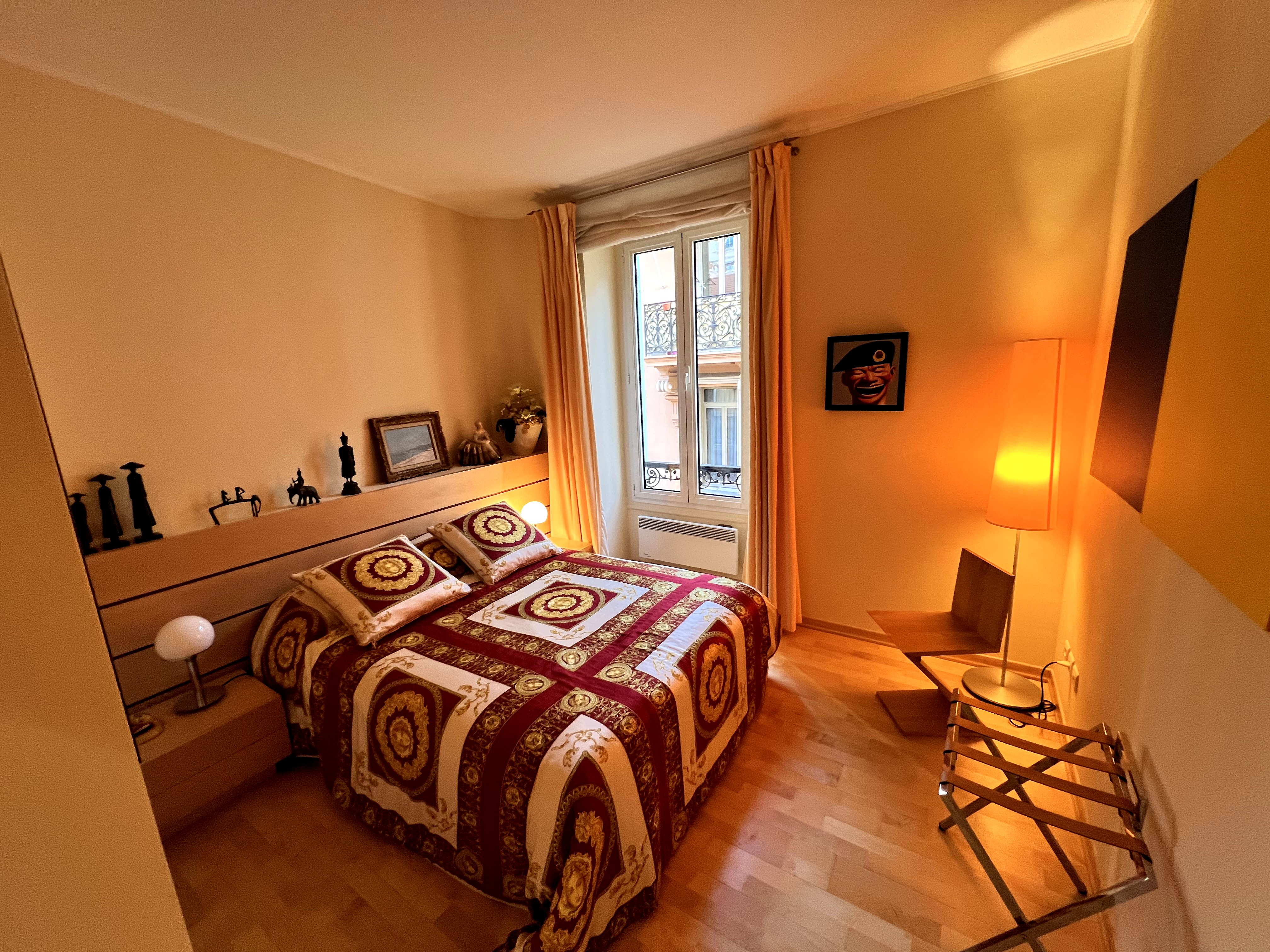 SOUS OFFRE ACCEPTÉE- MONTE CARLO - IMMEUBLE BOURGEOIS SOUS LOI - 4  PIECES