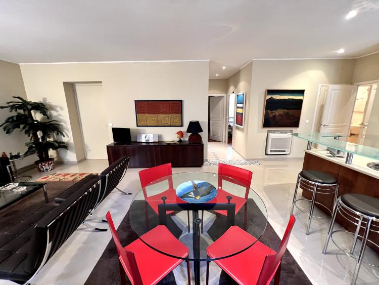 SOUS OFFRE ACCEPTÉE- MONTE CARLO - IMMEUBLE BOURGEOIS SOUS LOI - 4  PIECES