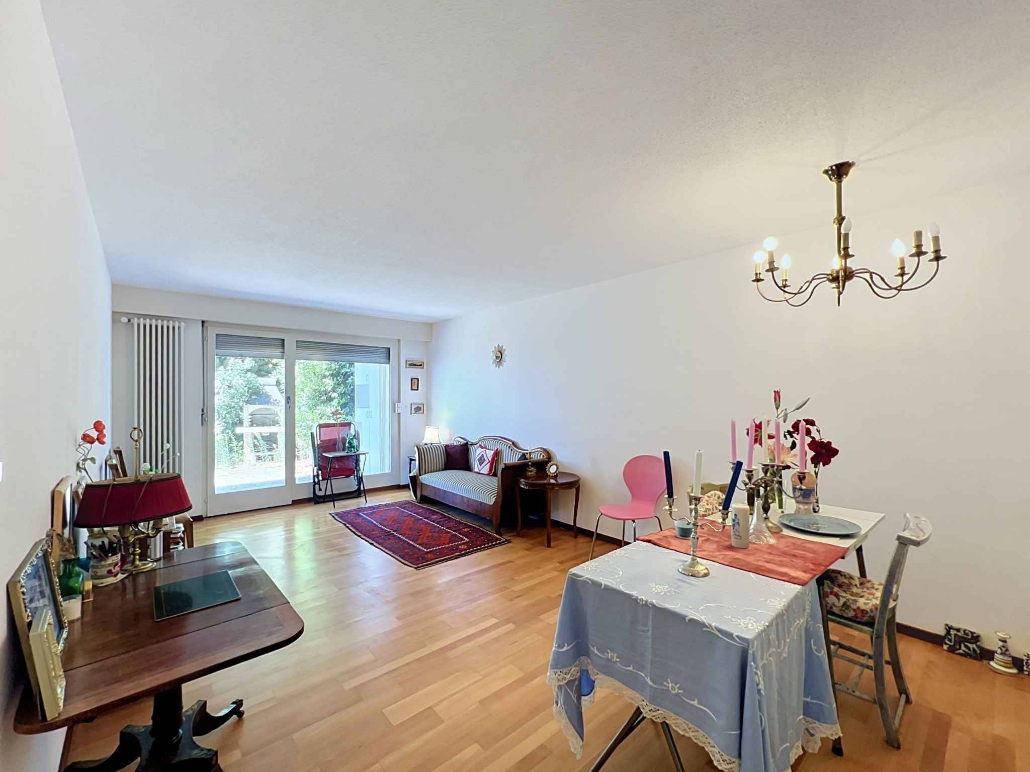 Charmant 2.5 pièces avec grande terrasse et vue sur le lac 