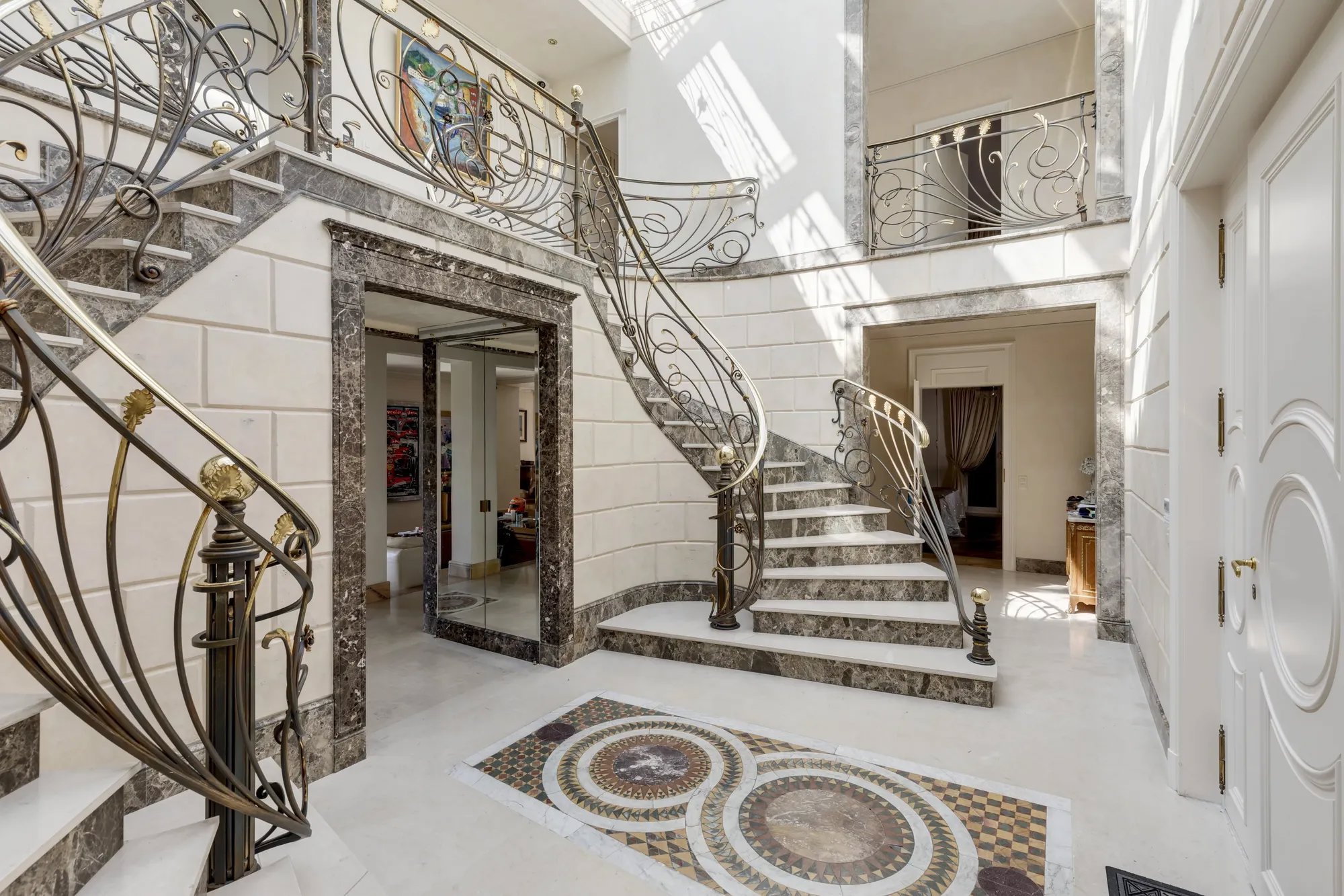 Un Joyau D'élégance Et D'exclusivité Adjacent Au Parcours De Golf De Lausanne.