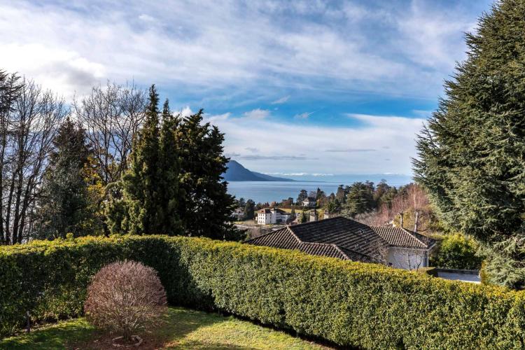 Splendide propriété d'environ 340 m² située dans un quartier très recherché !