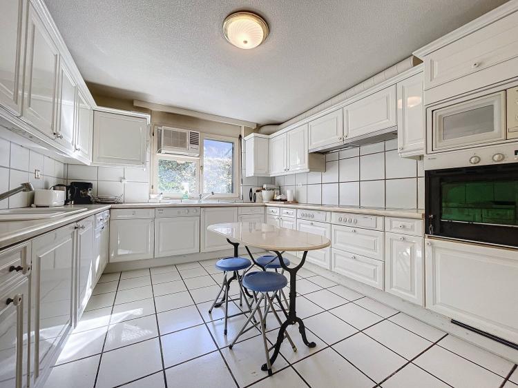 Opportunité, 4 appartements à rénover au bord du lac