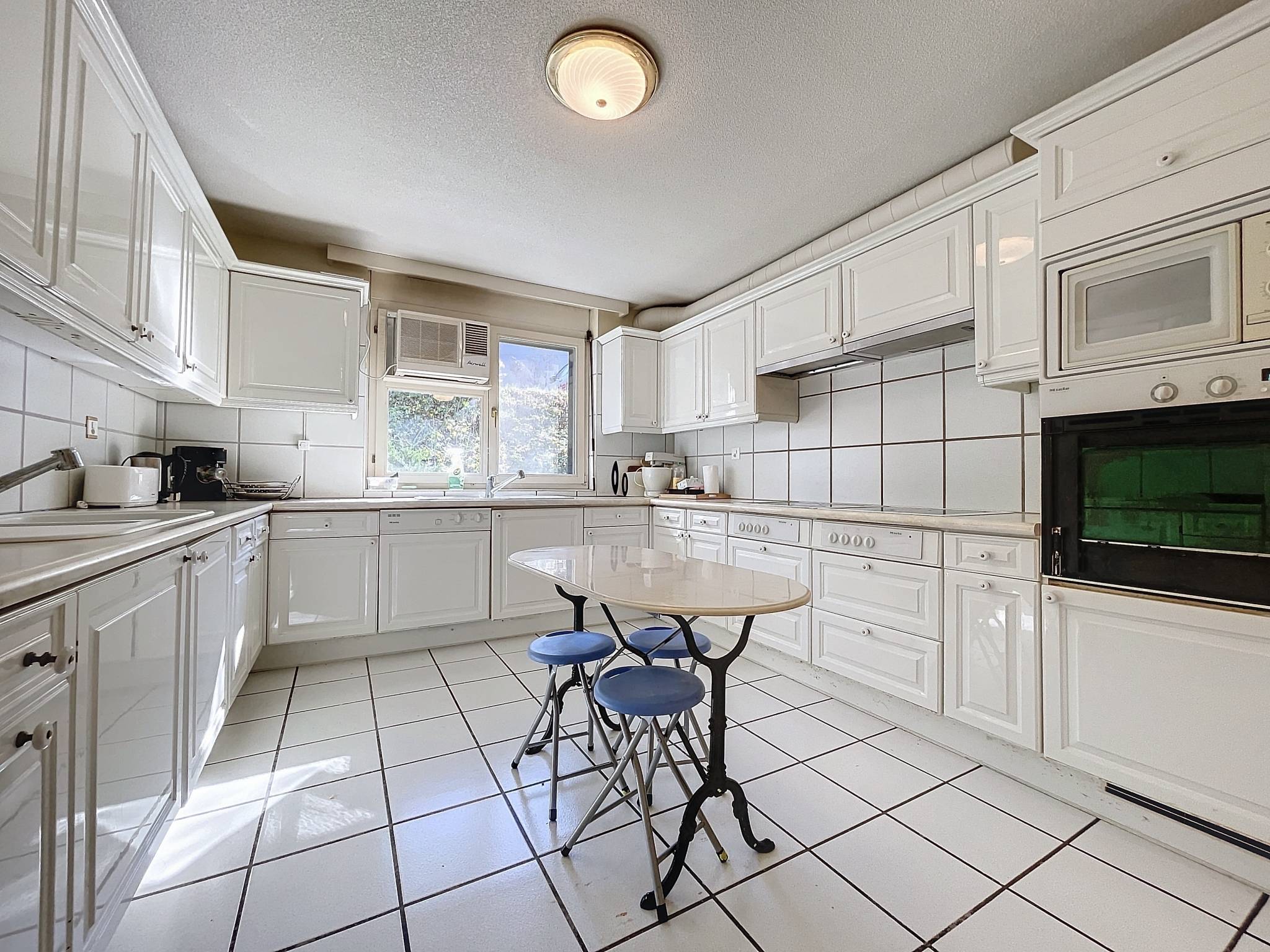 Opportunité, 4 appartements à rénover au bord du lac