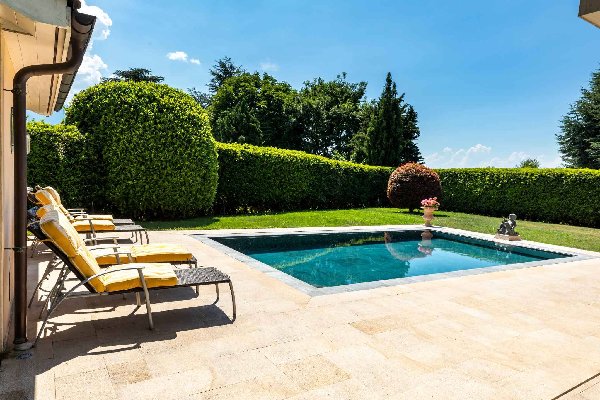 Splendide propriété d'environ 340 m² située dans un quartier très recherché !