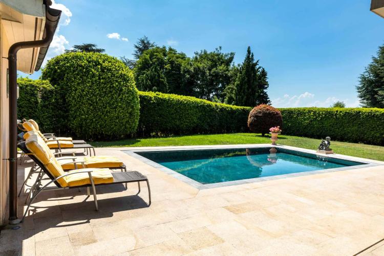 Splendide propriété d'environ 340 m² située dans un quartier très recherché !