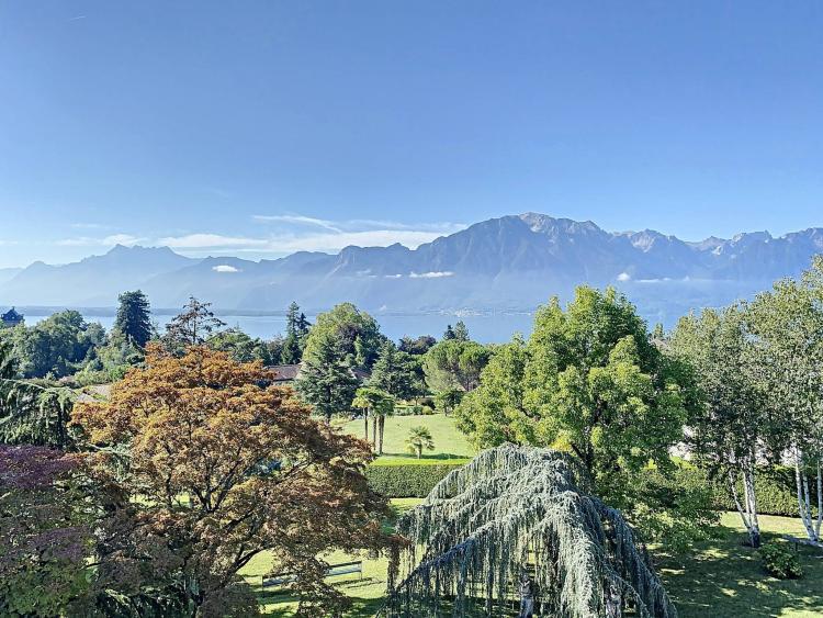 Propriété de maître de 11 pièces avec belle vue lac