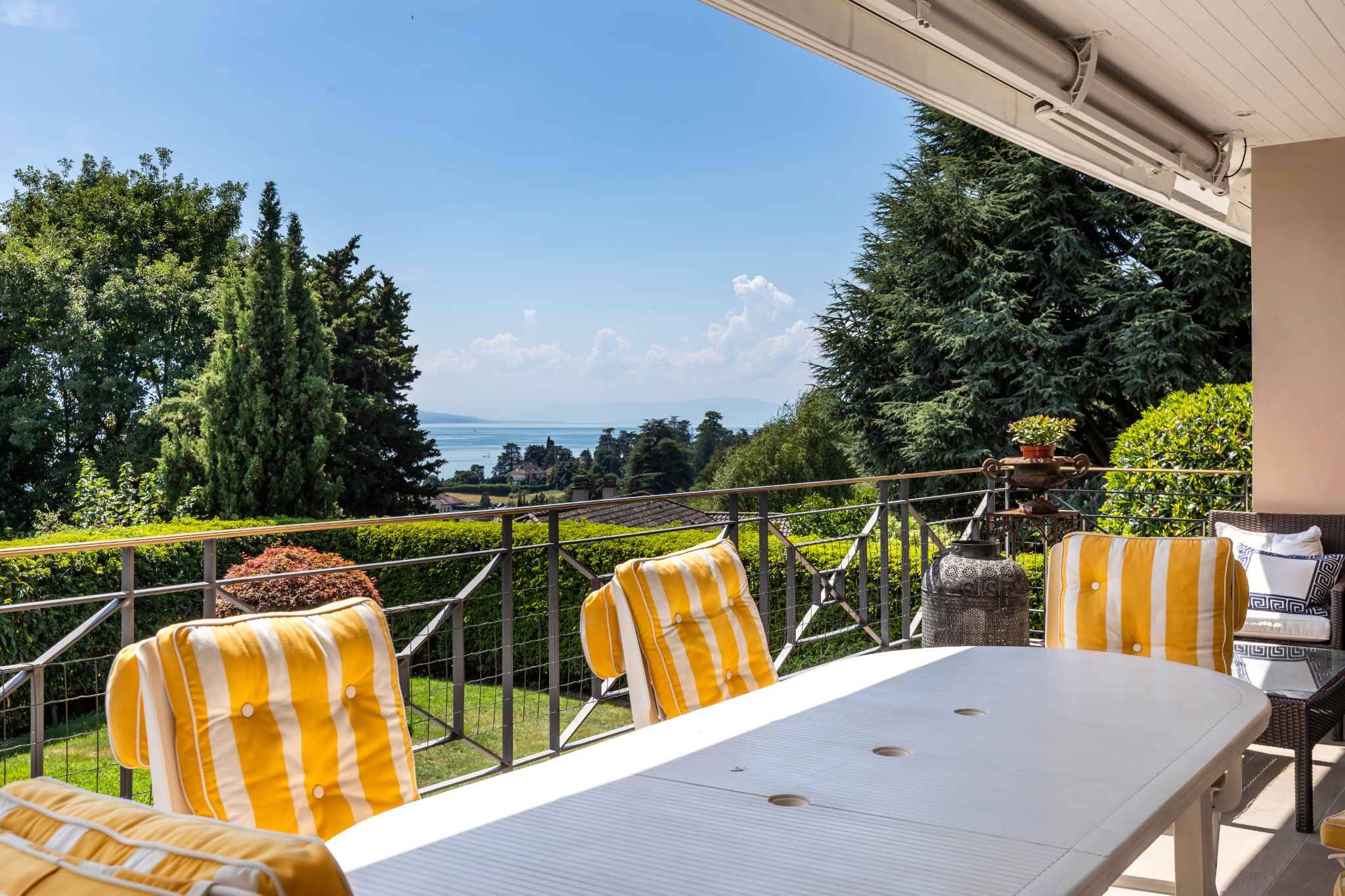 Splendide propriété d'environ 340 m² située dans un quartier très recherché !
