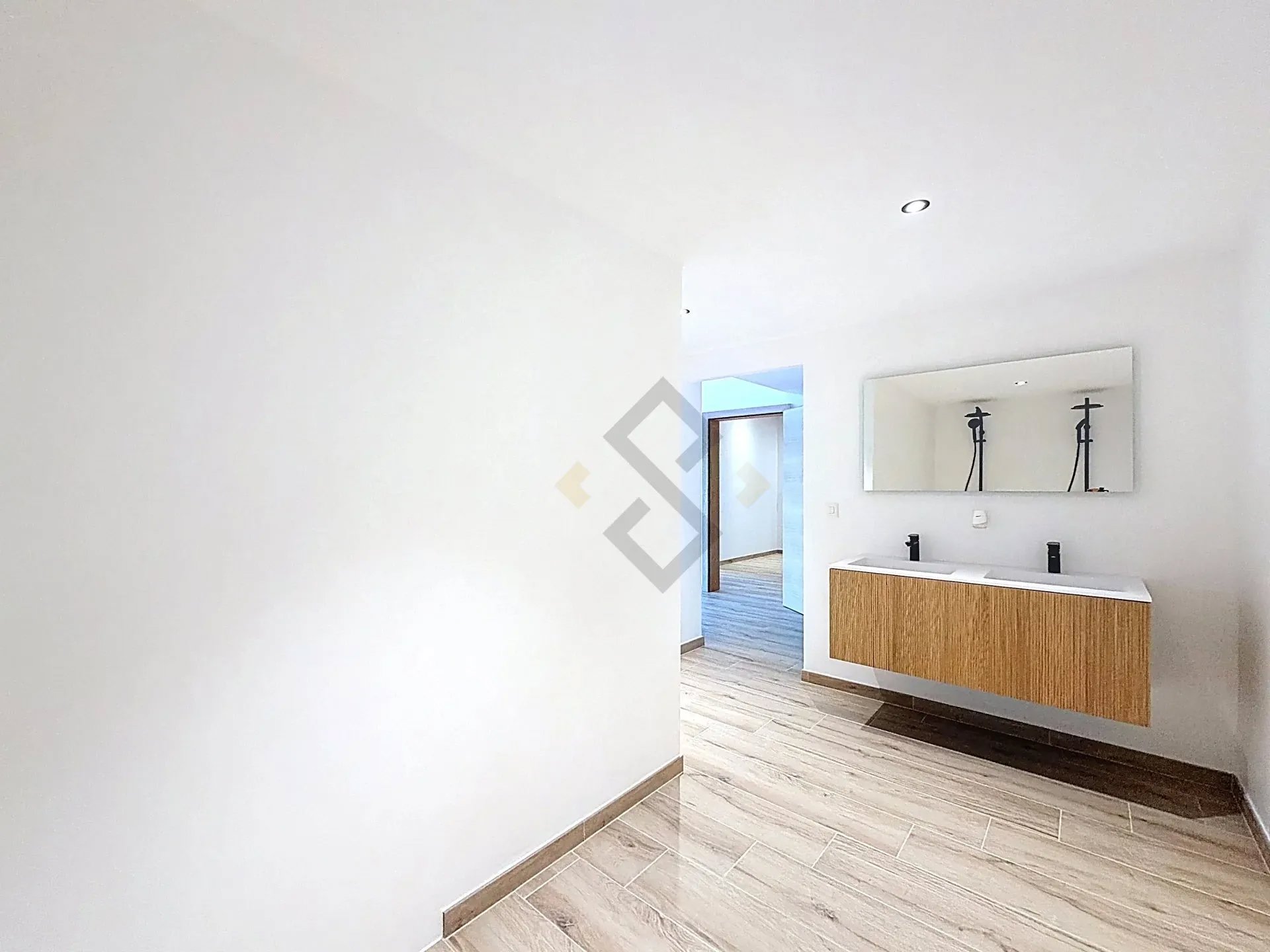 Opportunité Rare : Chalet Neuf Exceptionnel à Crans Montana