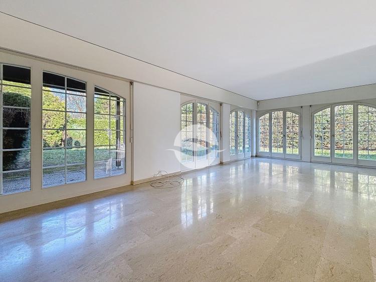 Superbe villa jumelle de standing de 7.5 p. avec bouée d’amarrage