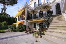 Perle architecturale au bord du lac