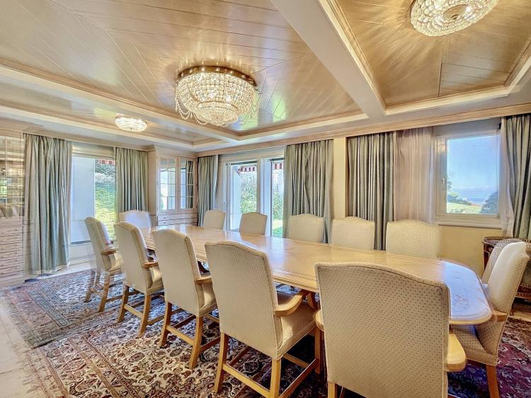 Opportunité, 4 appartements à rénover au bord du lac