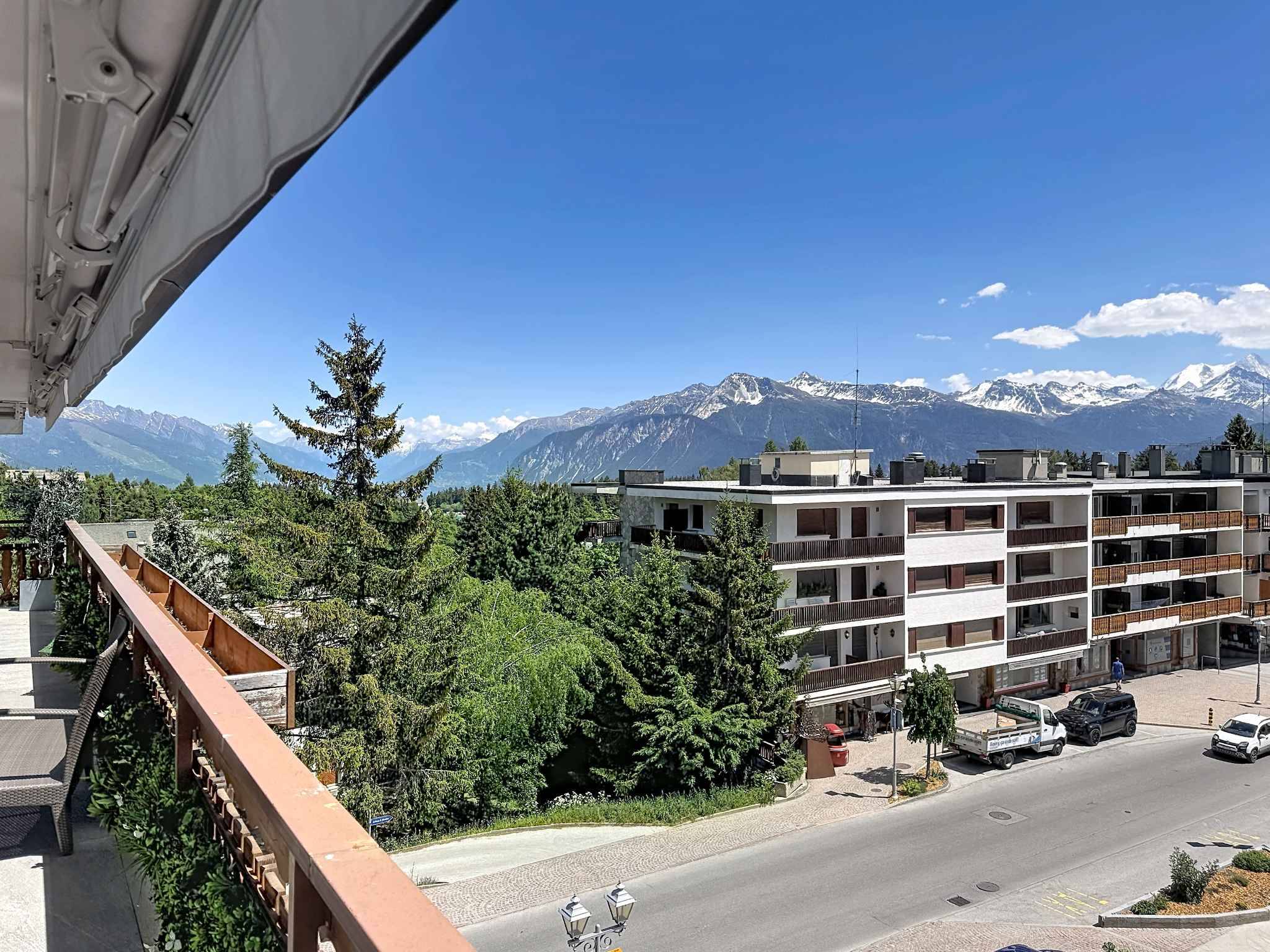 Situation exceptionnelle au cœur de Crans avec vue panoramique