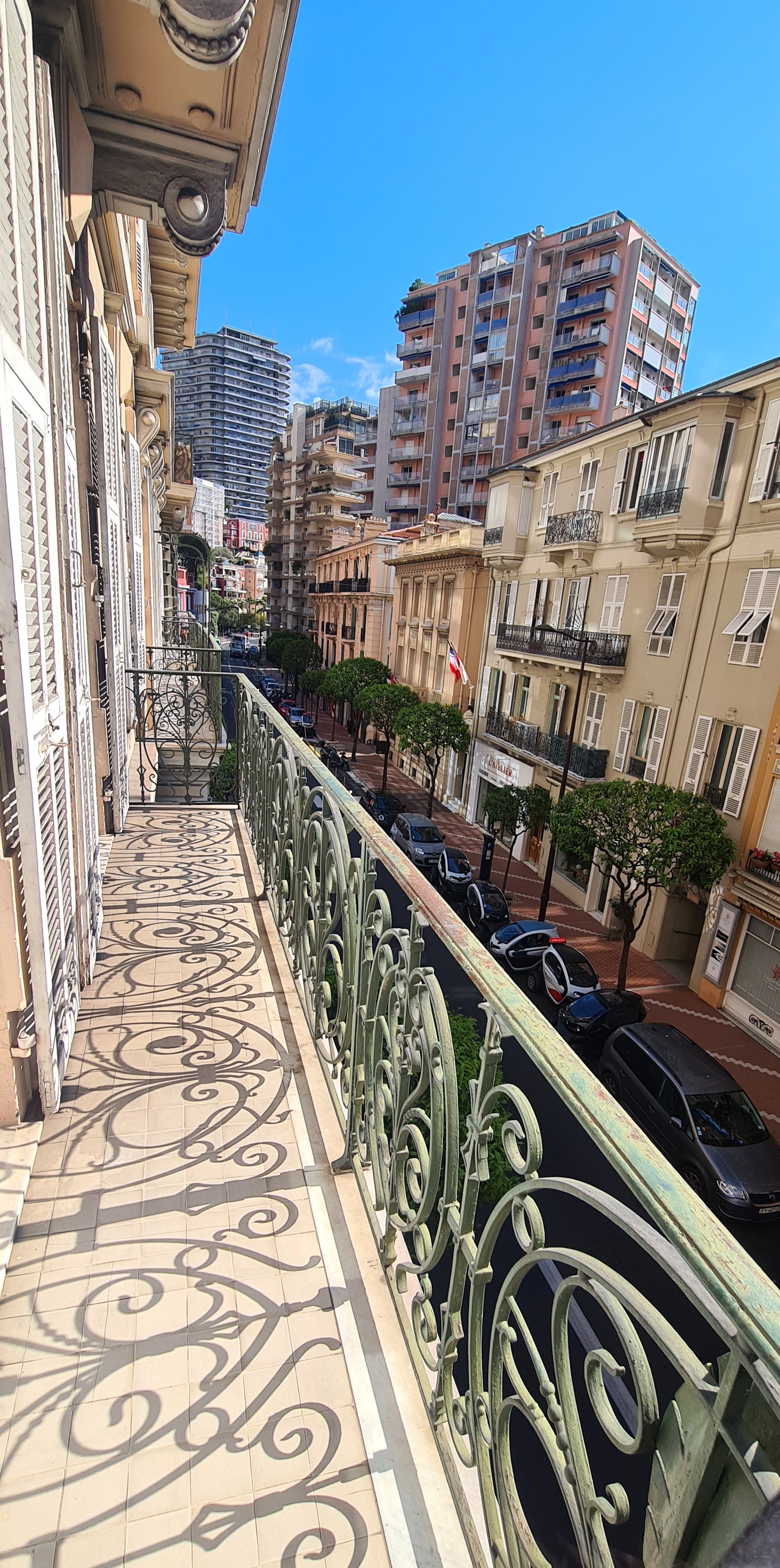 PgxS0_balcon-sur-rue-1717158562.jpg