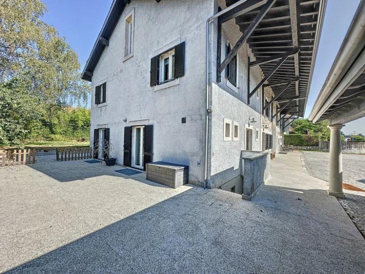 Villa mitoyenne de 7 pièces avec cachet – Chavannes des Bois