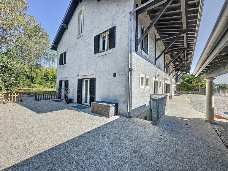 Villa mitoyenne de 7 pièces avec cachet – Chavannes des Bois