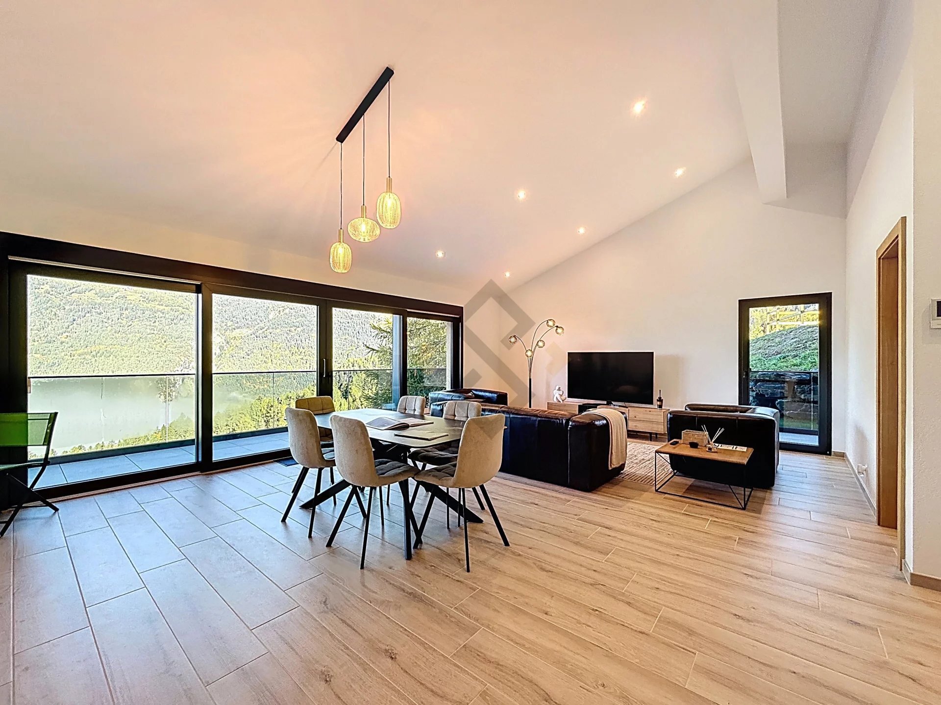 Opportunité Rare : Chalet Neuf Exceptionnel à Crans Montana