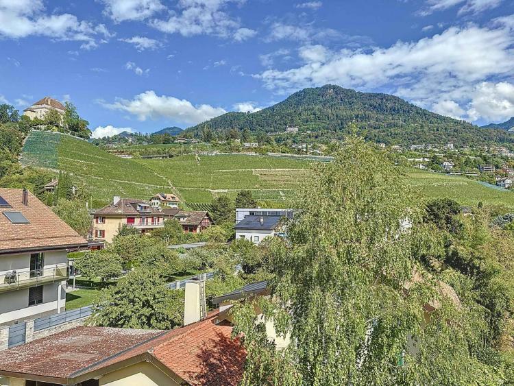 Attique de 4,5 pièces avec terrasse de 130 m² et vue sur le lac