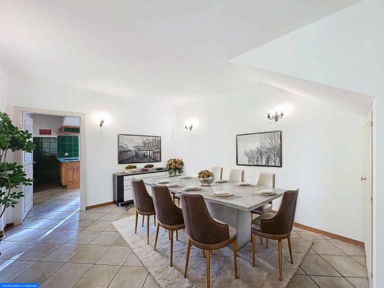 A vendre, maison de village contiguë avec grand jardin