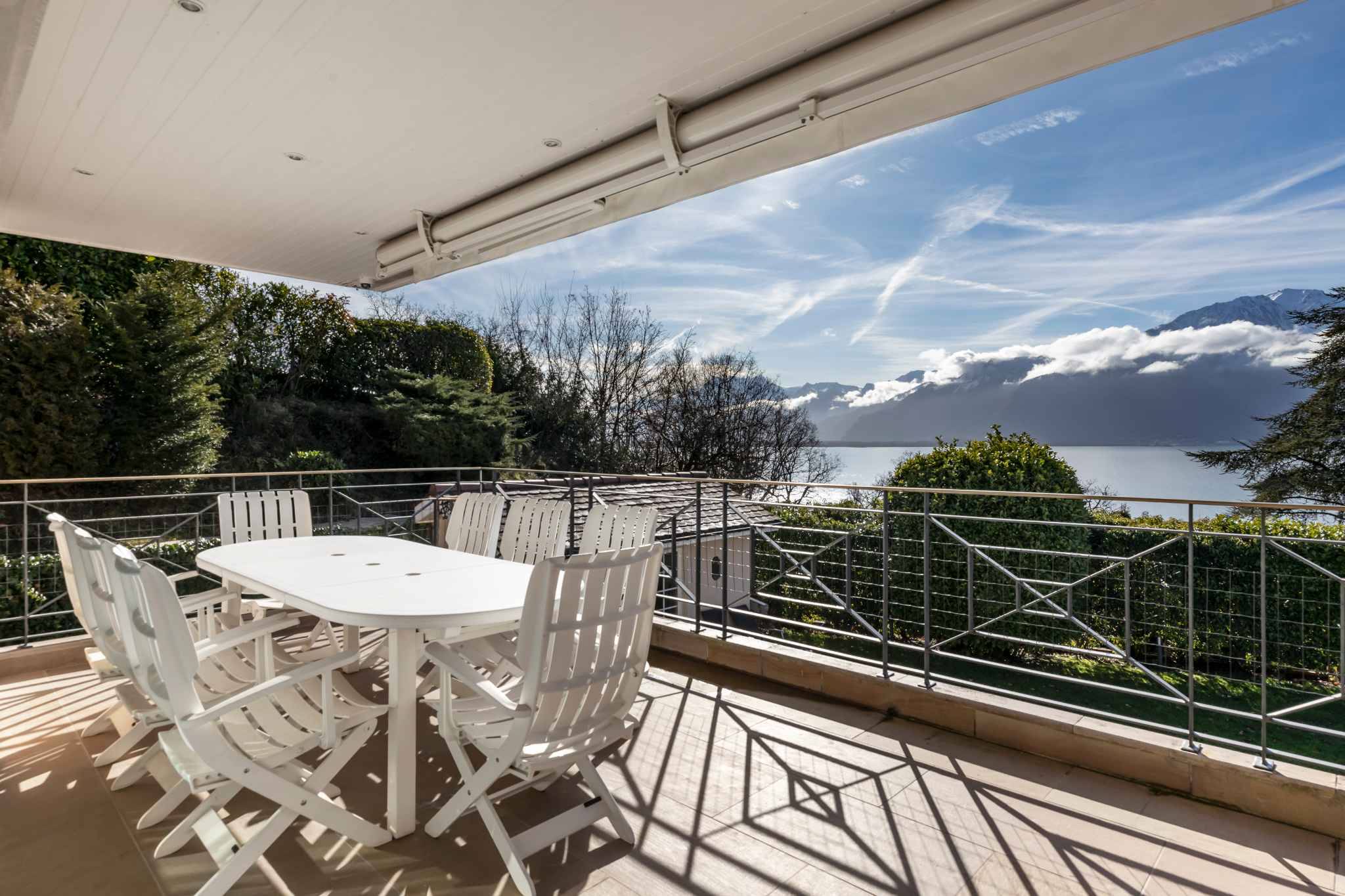 Splendide propriété d'environ 340 m² située dans un quartier très recherché !
