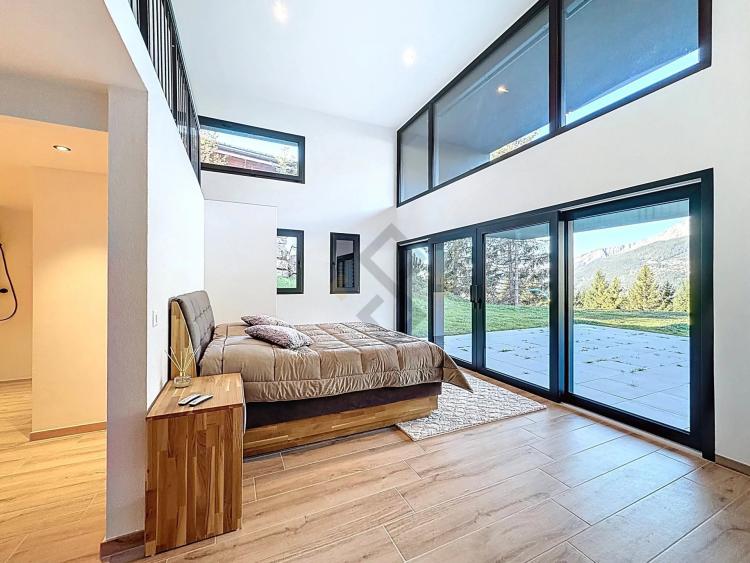 Opportunité Rare : Chalet Neuf Exceptionnel à Crans Montana
