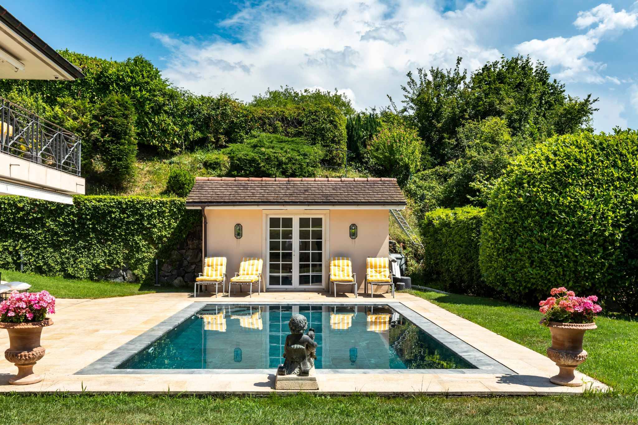 Splendide propriété d'environ 340 m² située dans un quartier très recherché !
