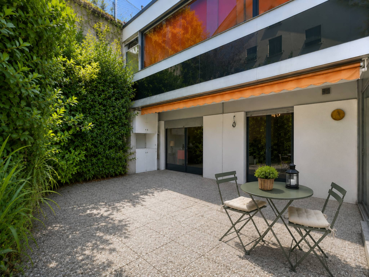 Charmant 2.5 pièces avec grande terrasse et vue sur le lac 