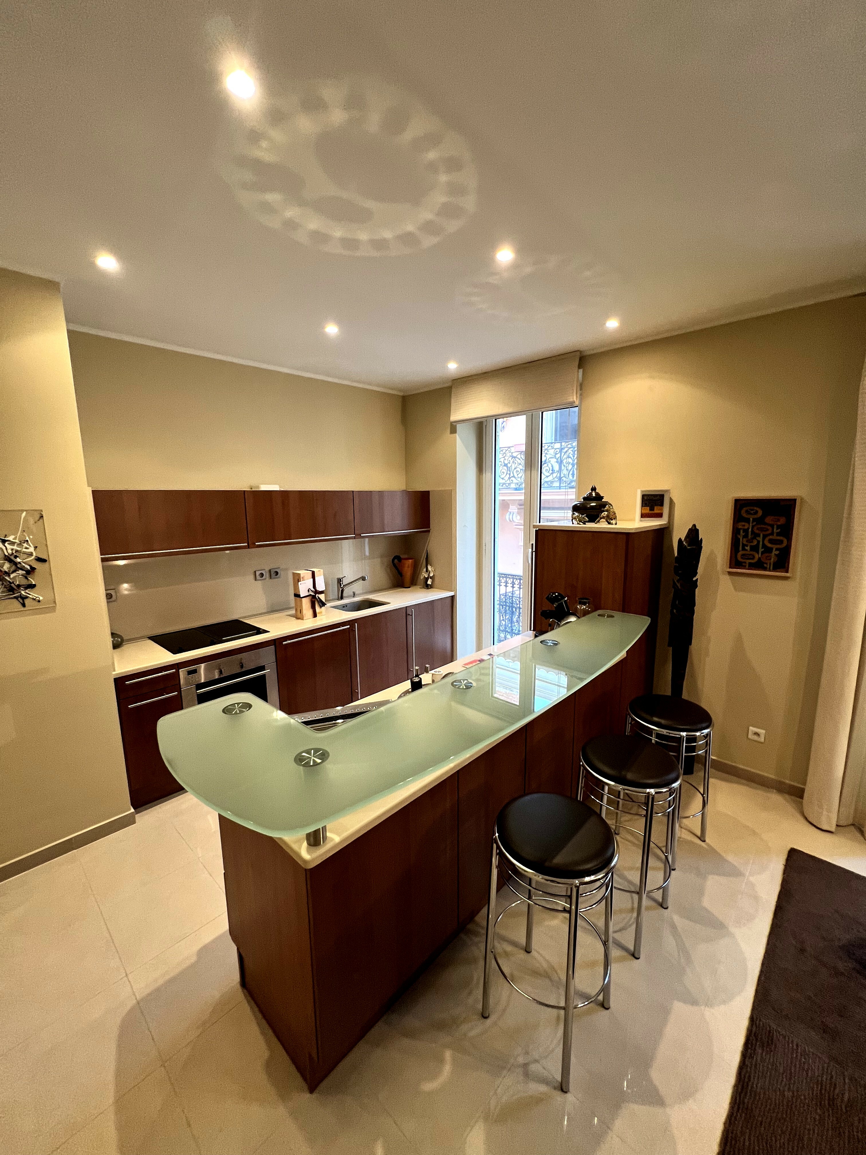 SOUS OFFRE ACCEPTÉE- MONTE CARLO - IMMEUBLE BOURGEOIS SOUS LOI - 4  PIECES