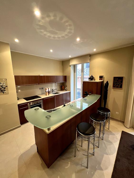 SOUS OFFRE ACCEPTÉE- MONTE CARLO - IMMEUBLE BOURGEOIS SOUS LOI - 4  PIECES
