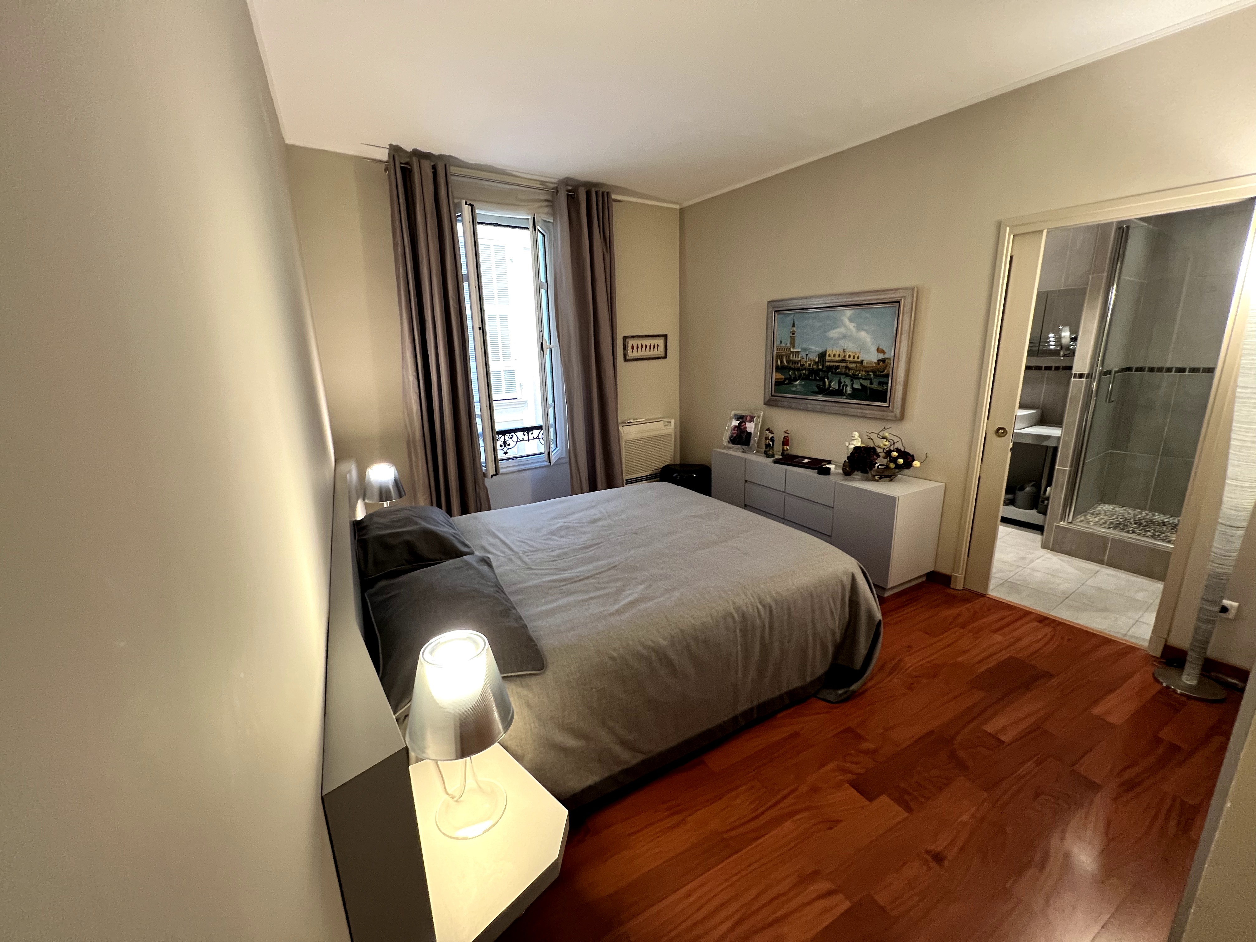 SOUS OFFRE ACCEPTÉE- MONTE CARLO - IMMEUBLE BOURGEOIS SOUS LOI - 4  PIECES