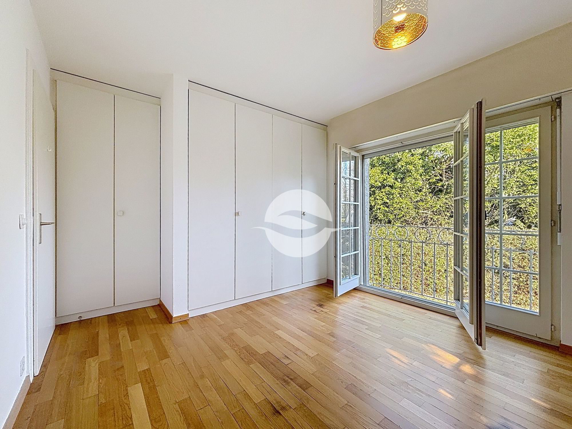 Superbe villa jumelle de standing de 7.5 p. avec bouée d’amarrage