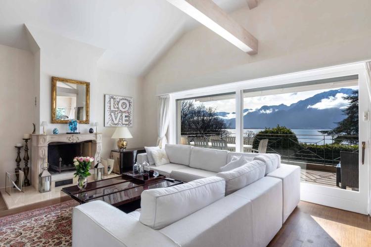 Splendide propriété d'environ 340 m² située dans un quartier très recherché !