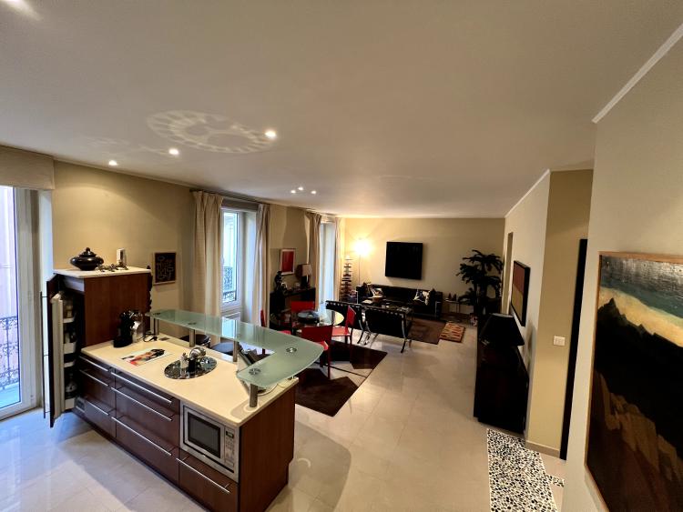 SOUS OFFRE ACCEPTÉE- MONTE CARLO - IMMEUBLE BOURGEOIS SOUS LOI - 4  PIECES