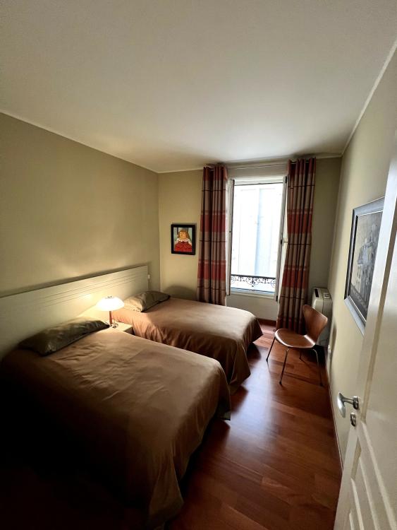 SOUS OFFRE ACCEPTÉE- MONTE CARLO - IMMEUBLE BOURGEOIS SOUS LOI - 4  PIECES