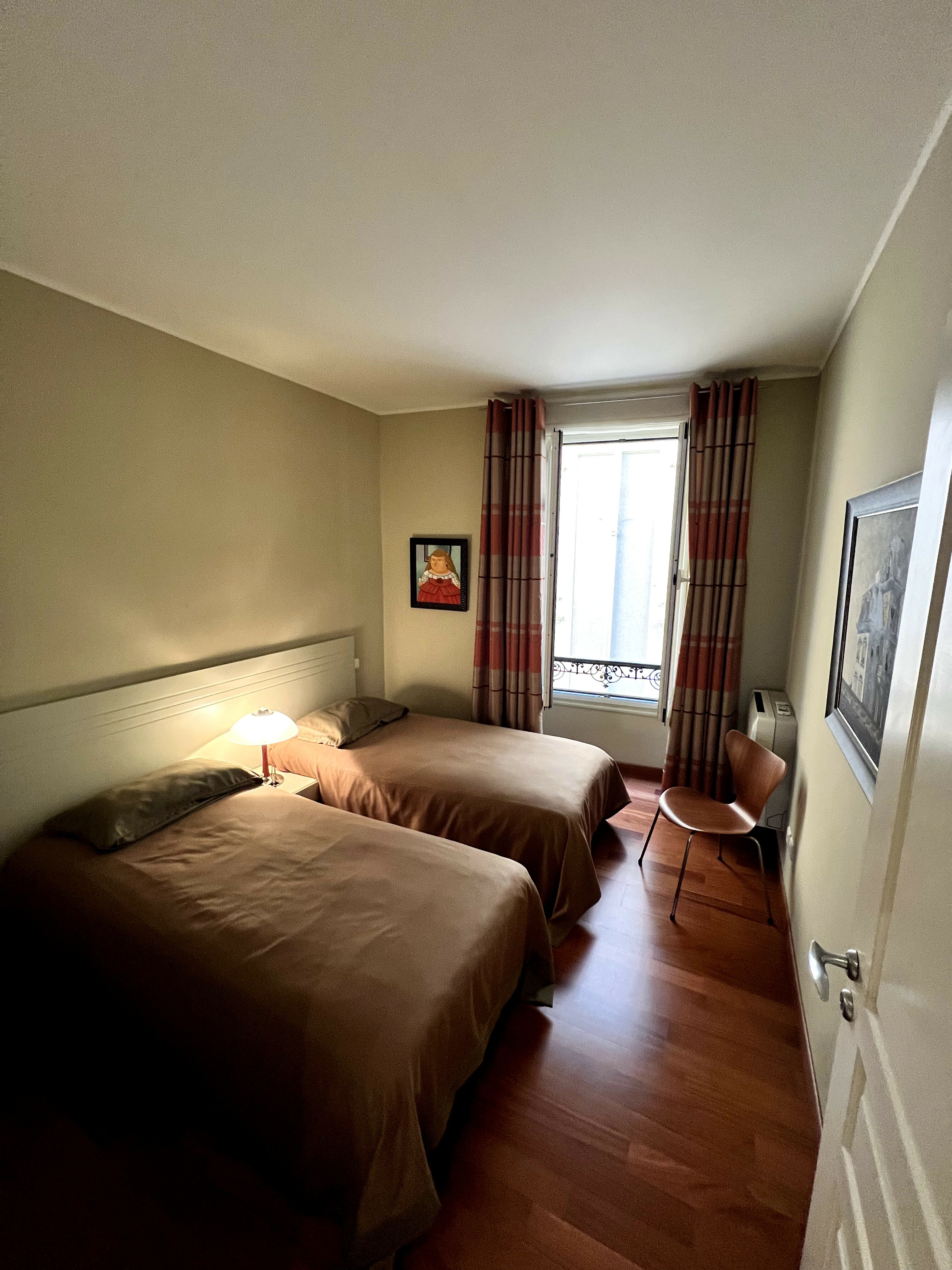 SOUS OFFRE ACCEPTÉE- MONTE CARLO - IMMEUBLE BOURGEOIS SOUS LOI - 4  PIECES