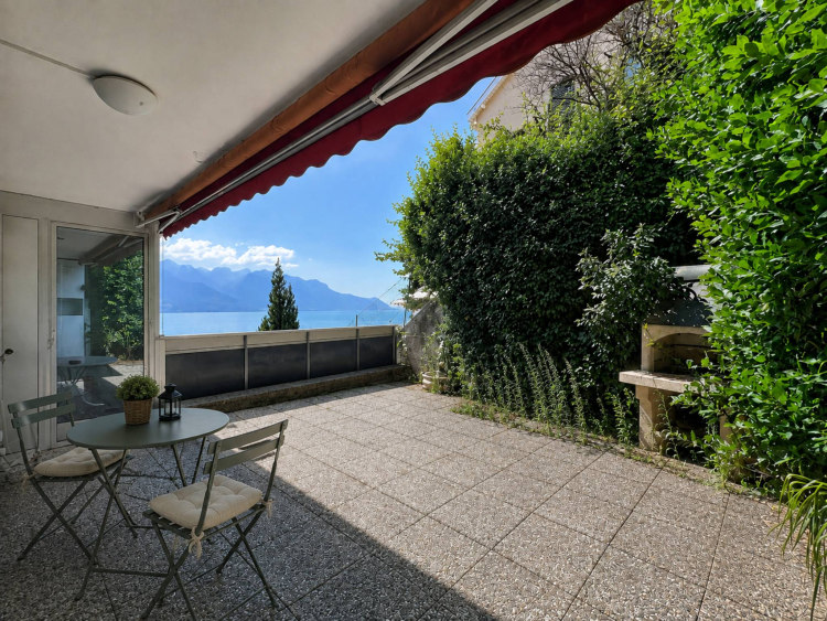 Charmant 2.5 pièces avec grande terrasse et vue sur le lac 