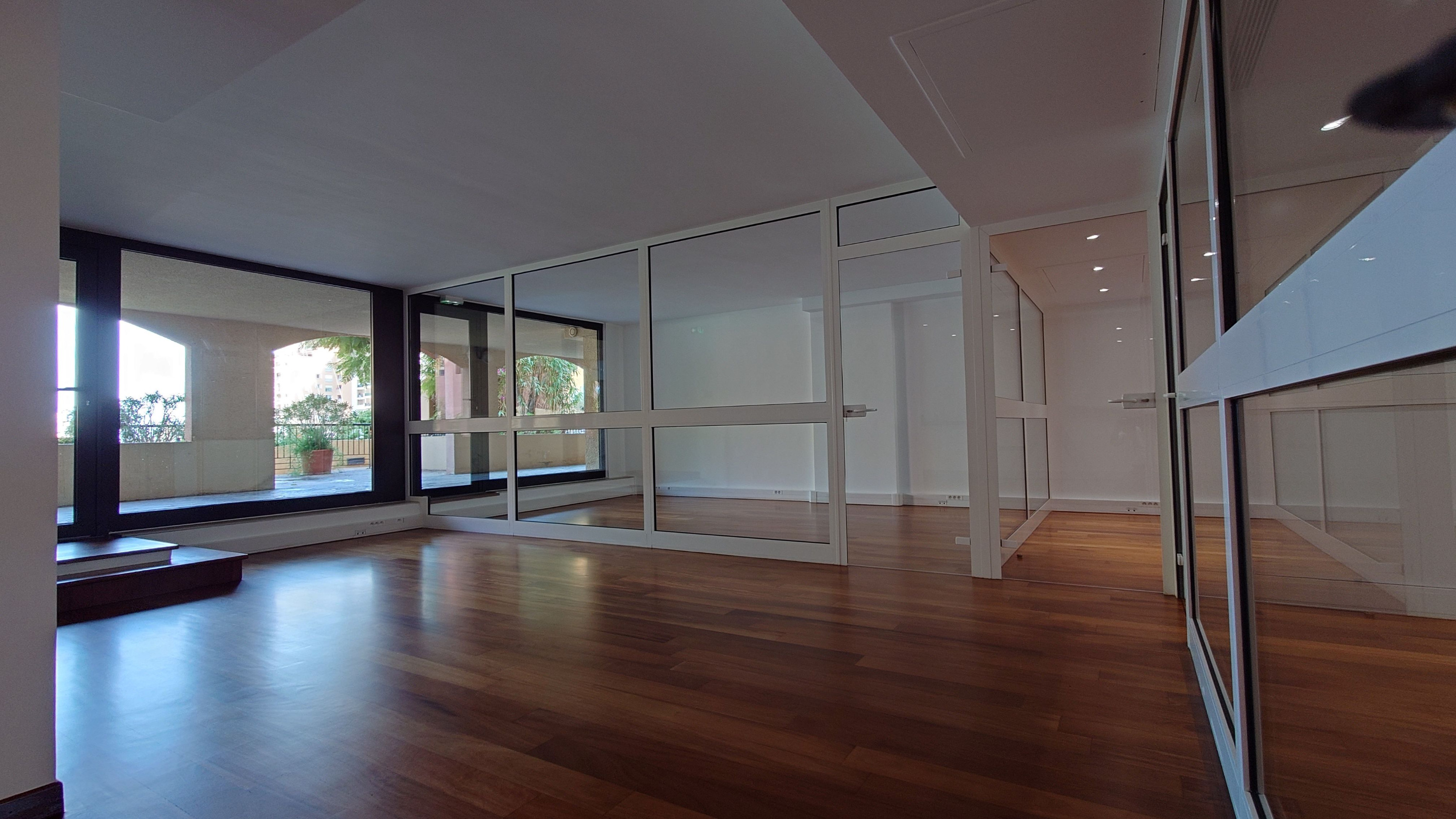 TXO75_bureaux-et-vitrines-1724429490.jpg