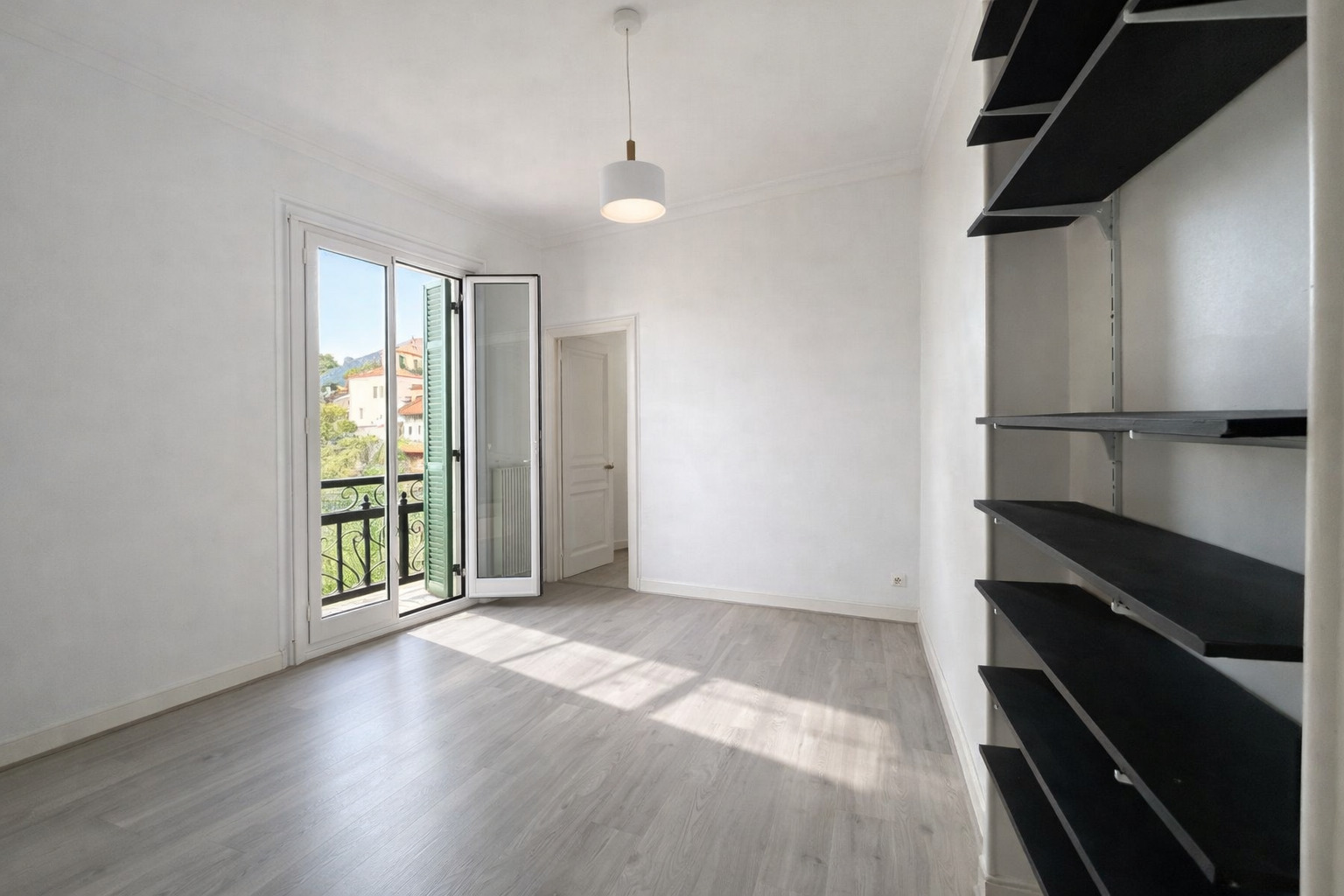 Grand appartement 5 pièces  – Menton