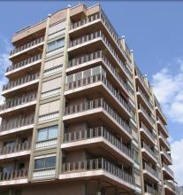 GRANDE PLACE DE PARKING DANS UN IMMEUBLE DE LUXE